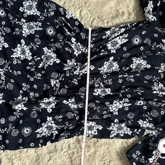 Beautiful ladies 3/4 length romper. - Picture 3 of 4